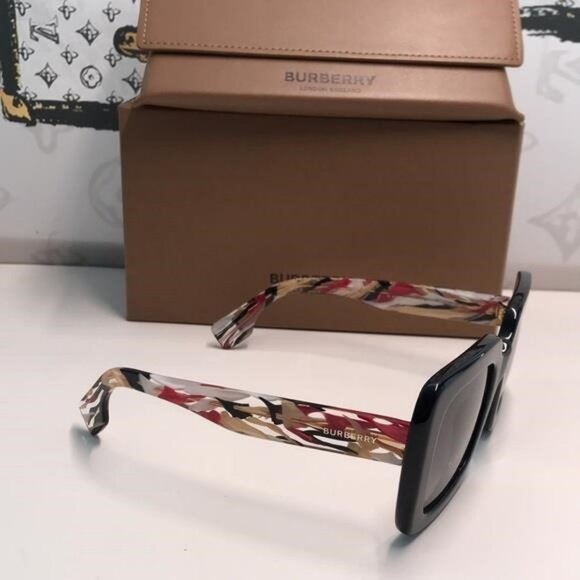 NEW AUTHENTIC Black Square Sunglasses BE4284 3809 main image 6